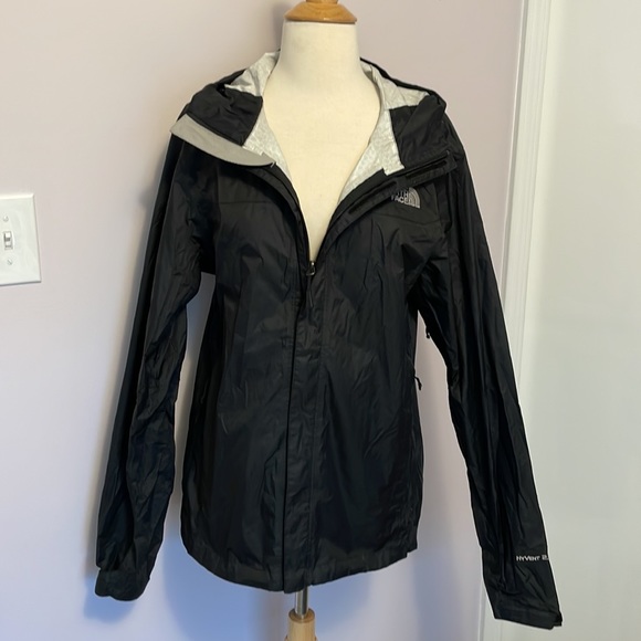 The North face Rain Jacket 🧥 - Picture 3 of 8